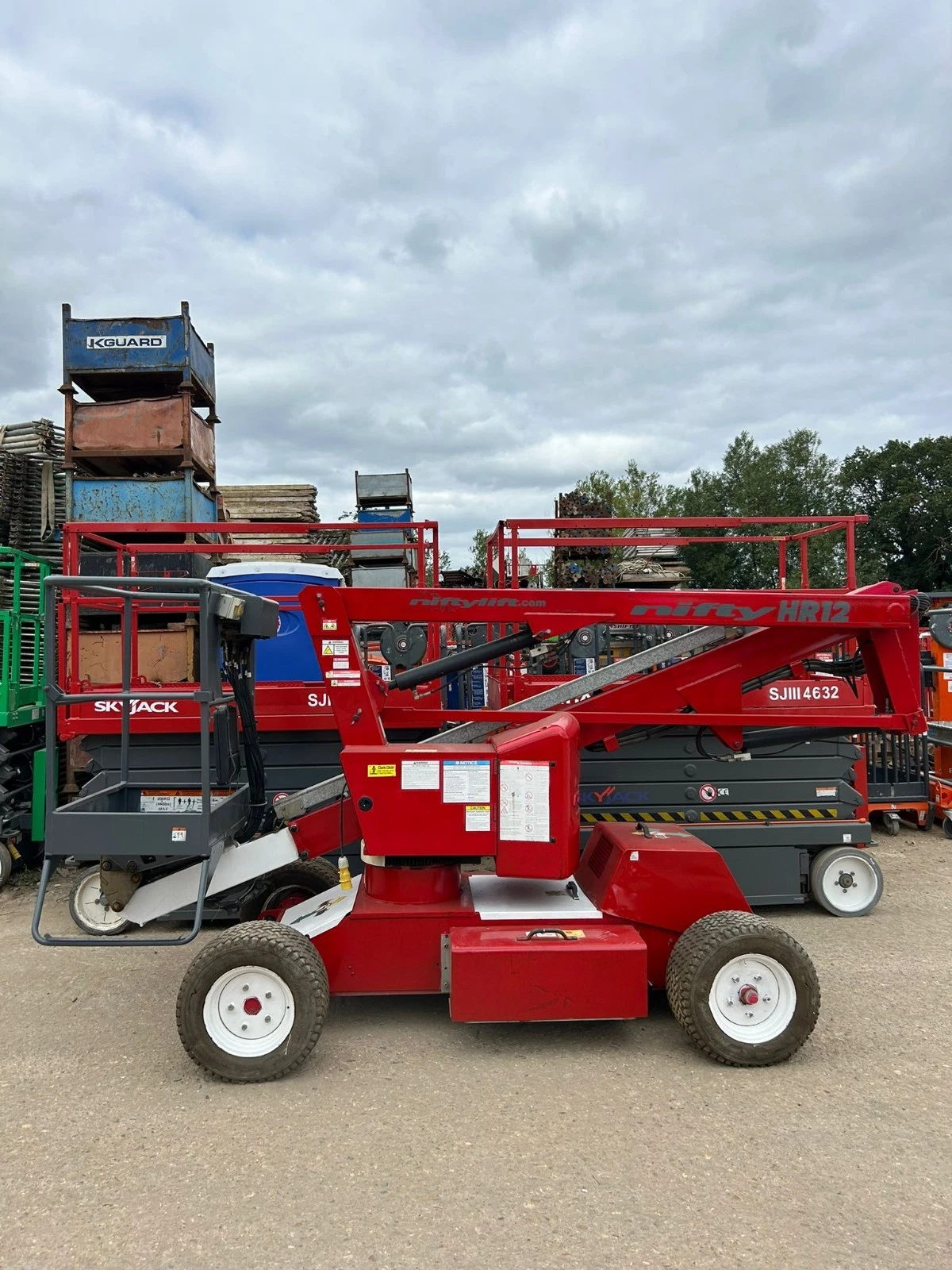 2012 Nifty HR12 Boom Lift, Cherry Picker, Scissor Lift, Skyjack, Genie, JLG - front view