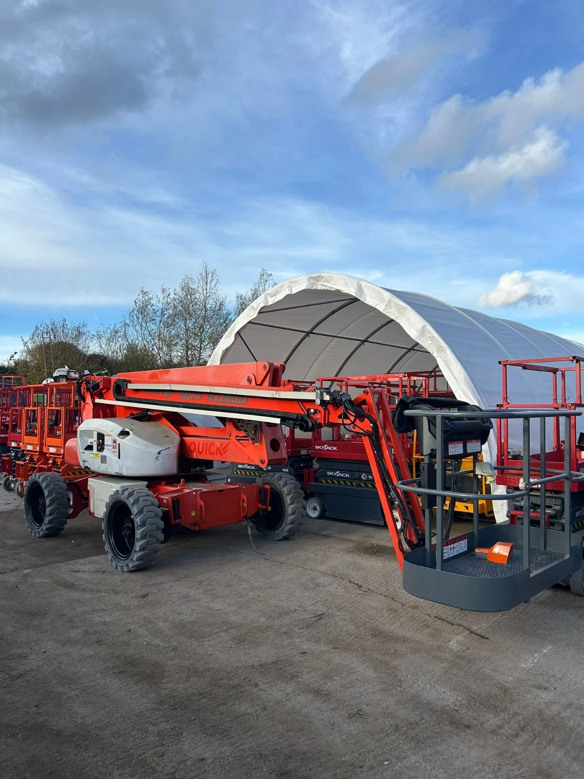Nifty HR21 Hybrid Boom Lift, Cherry Picker, Scissor Lift, Skyjack, Genie, JLG - front view