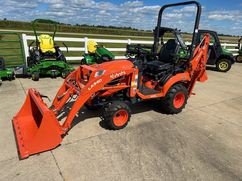 Kubota Tractor B2320 - side view
