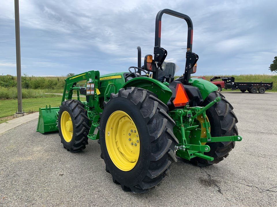 2024 John Deere 5050E - wheel and axle detail