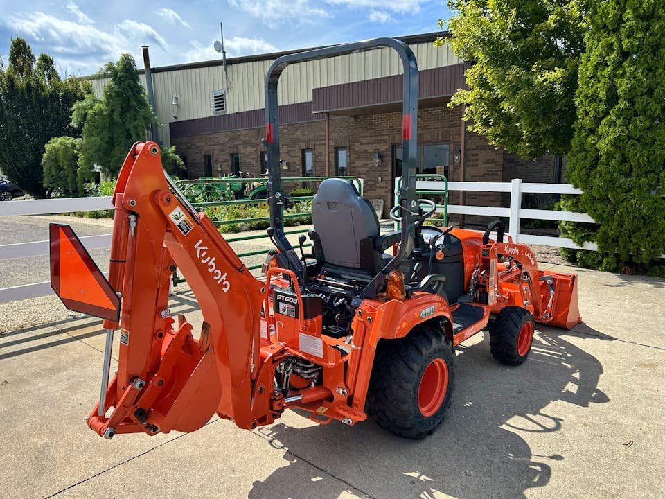 Kubota Tractor B2320 - frame and coupler detail