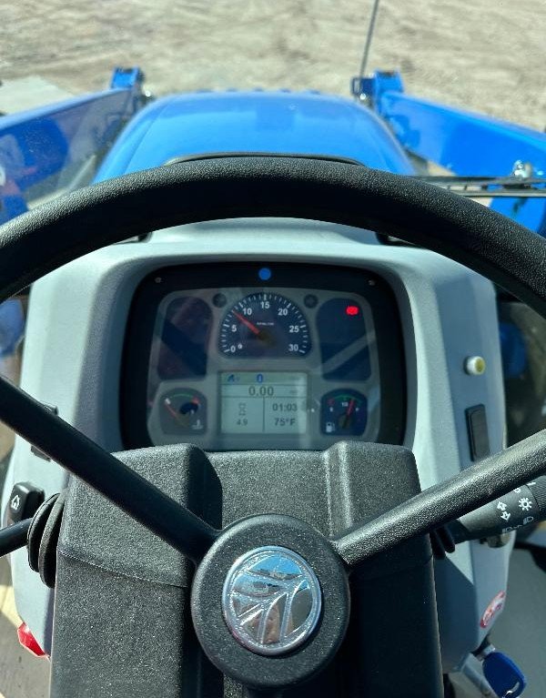 New Holland T 6.175 - control and cab detail