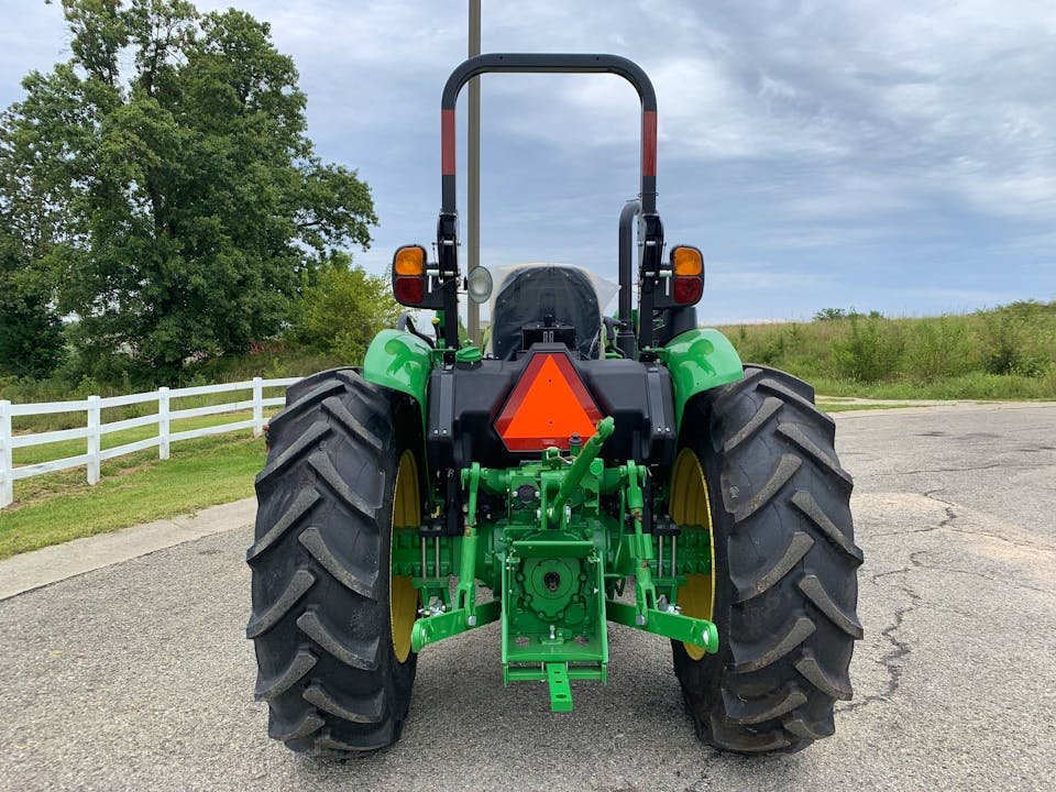 2024 John Deere 5050E - frame and coupler detail