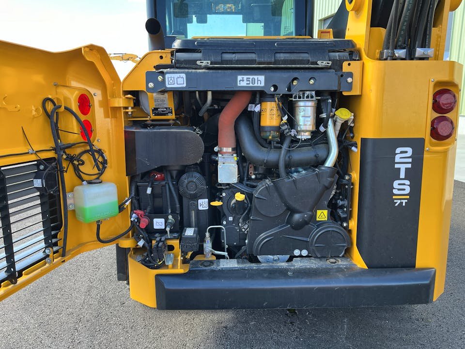 2025 JCB 2TS-7T - undercarriage detail