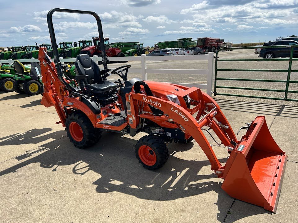 Kubota Tractor B2320 - side view 2