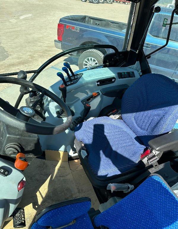 New Holland T 6.175 - frame and coupler detail