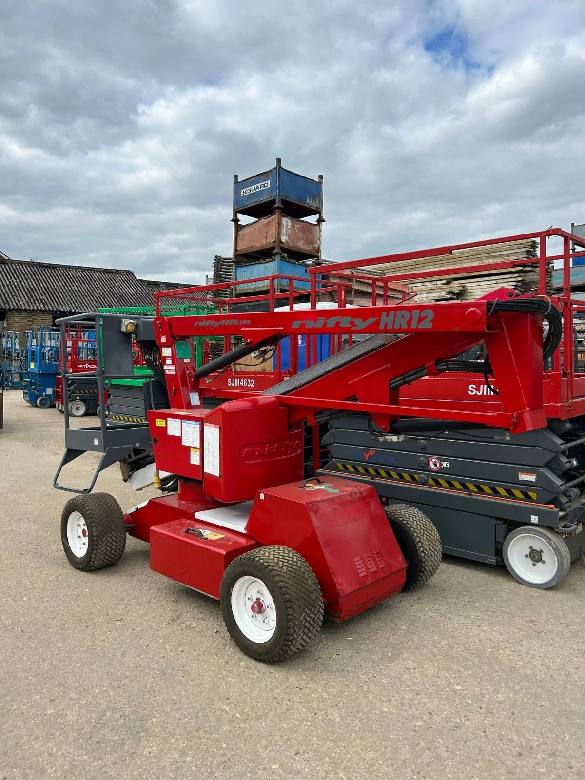 2012 Nifty HR12 Boom Lift, Cherry Picker, Scissor Lift, Skyjack, Genie, JLG - side view