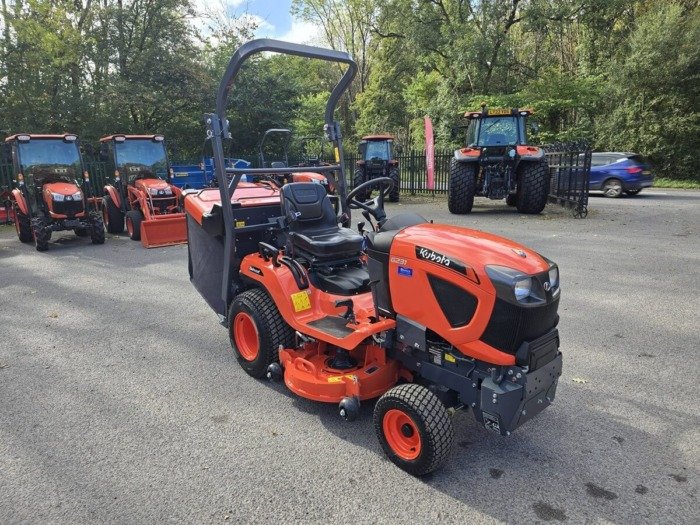 Kubota G231 - front view