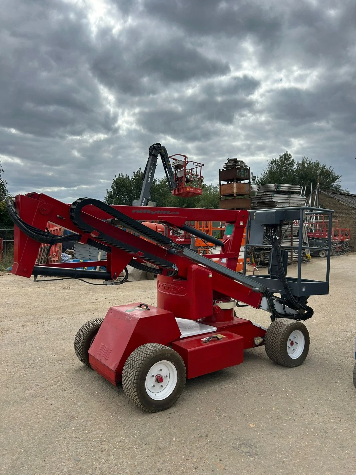 2012 Nifty HR12 Boom Lift, Cherry Picker, Scissor Lift, Skyjack, Genie, JLG - rear view
