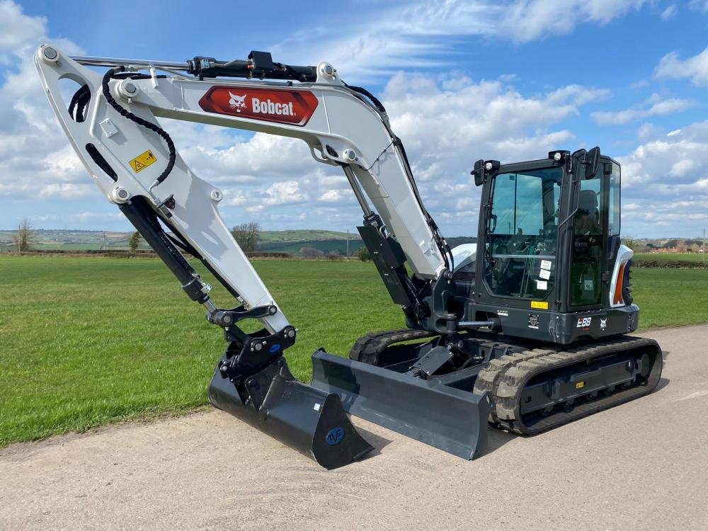 Bobcat E88 - front view