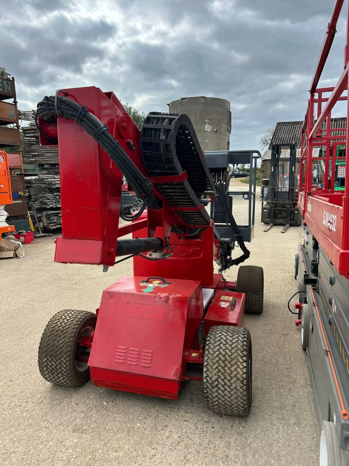 2012 Nifty HR12 Boom Lift, Cherry Picker, Scissor Lift, Skyjack, Genie, JLG - three-quarter view