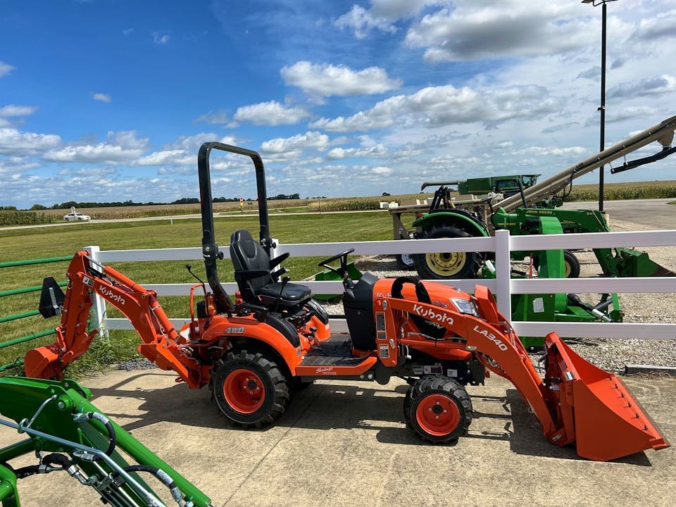 Kubota Tractor B2320 - three-quarter view
