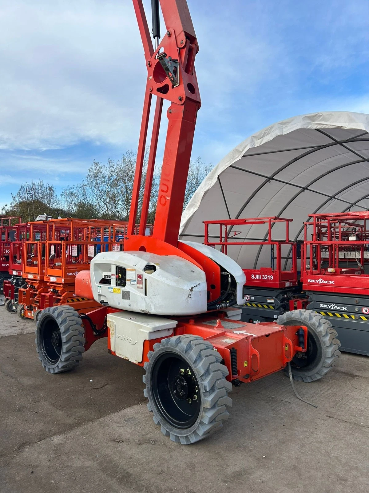 Nifty HR21 Hybrid Boom Lift, Cherry Picker, Scissor Lift, Skyjack, Genie, JLG - three-quarter view