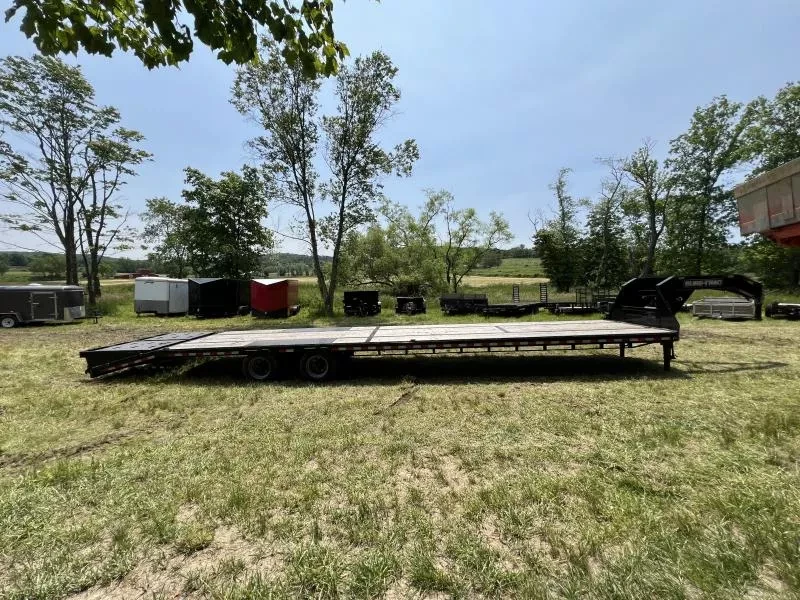 2023 Sure-Trac Gooseneck Deckover Trailer - 102in x 30ft, 30,000 GVWR, 15K Axle Upgrade, Pierced I-Beam Frame - three-quarter view