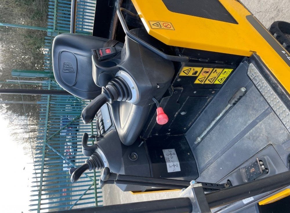 JCB 15C-1, Mini Excavator - three-quarter view