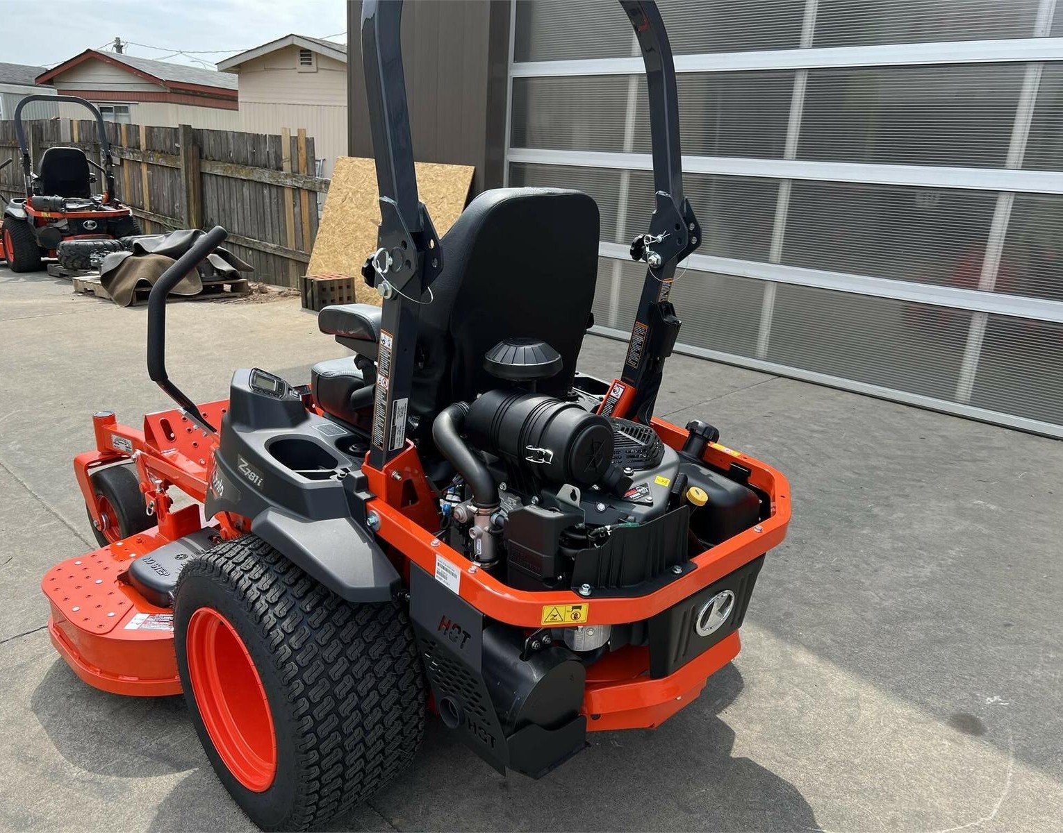 Kubota Z781i Lawn Mower - interior view