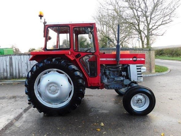 Massey Ferguson 185 - three-quarter view