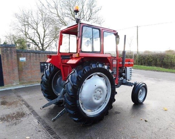Massey Ferguson 185 - interior view
