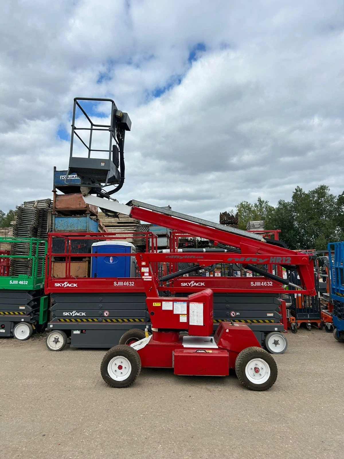 2012 Nifty HR12 Boom Lift, Cherry Picker, Scissor Lift, Skyjack, Genie, JLG - close-up detail