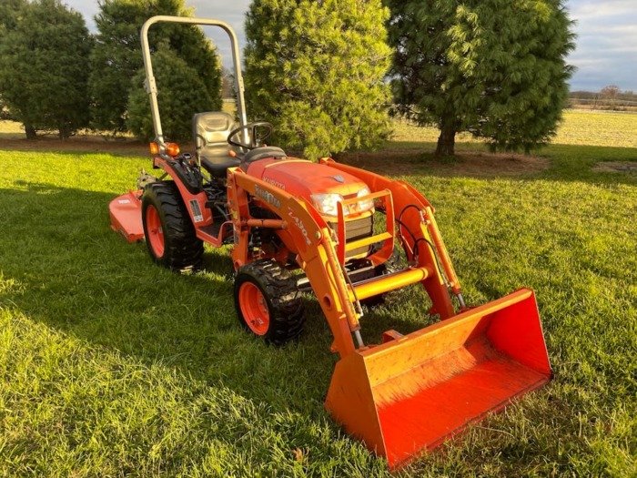 Kubota Tractor B2320 - front view