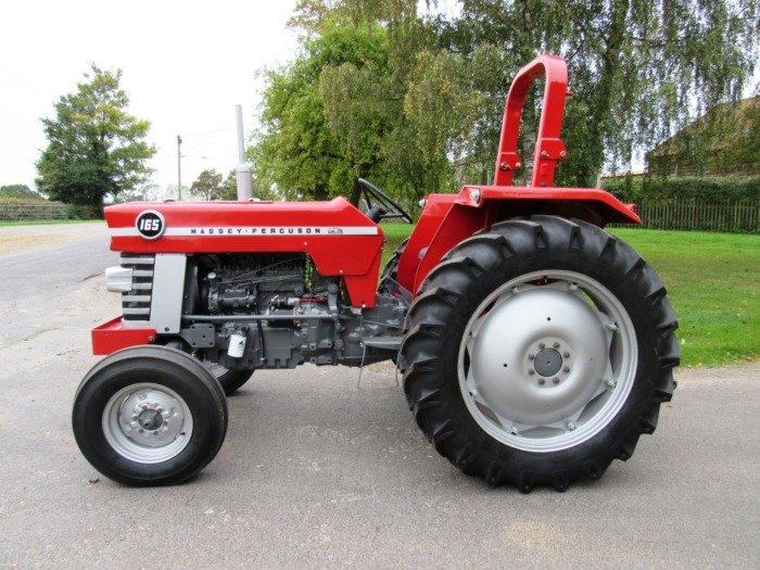 Massey Ferguson 165 - front view
