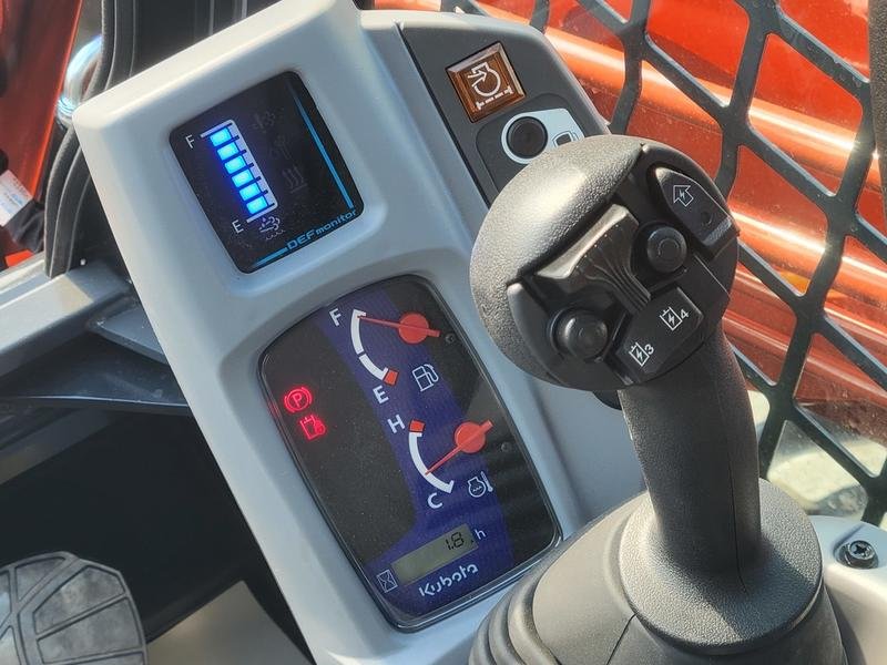 Kubota SVL97-2 - close-up detail