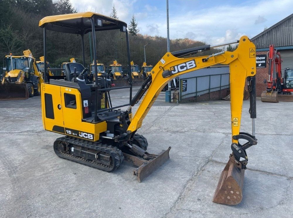 JCB 15C-1, Mini Excavator - front view