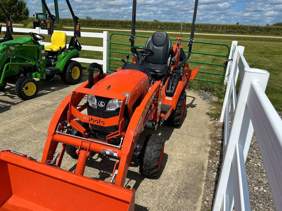 Kubota Tractor B2320 - undercarriage detail
