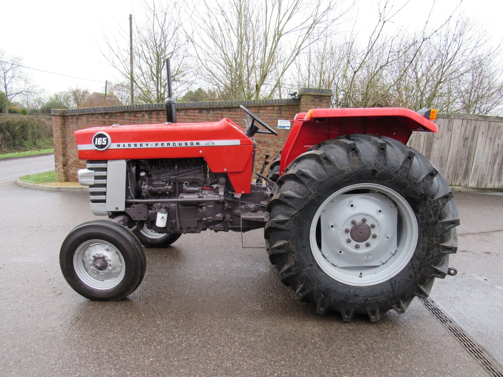 Massey Ferguson 165 - close-up detail