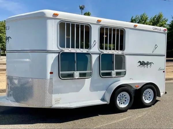 2007 Circle J 2 Horse Trailer Slant Load