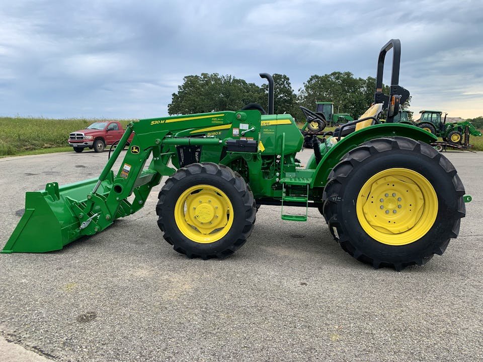 2024 John Deere 5050E - undercarriage detail