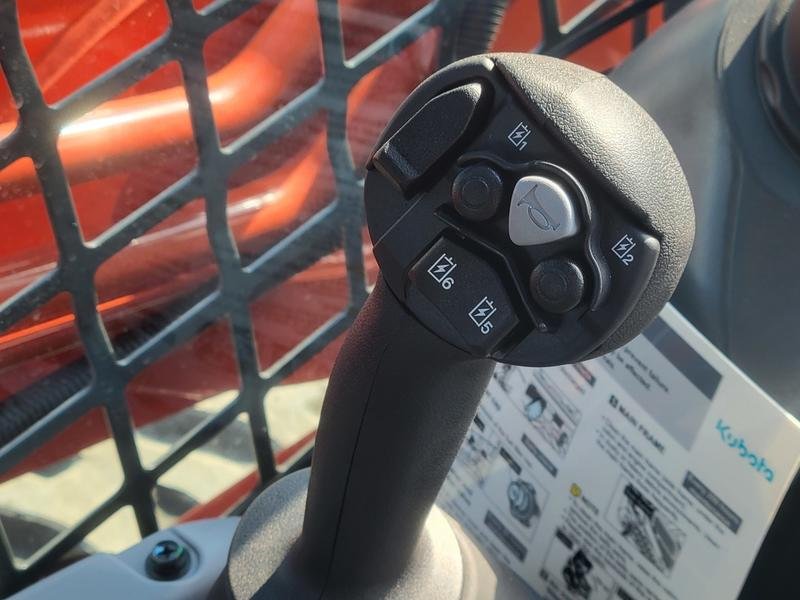 Kubota SVL97-2 - control and cab detail