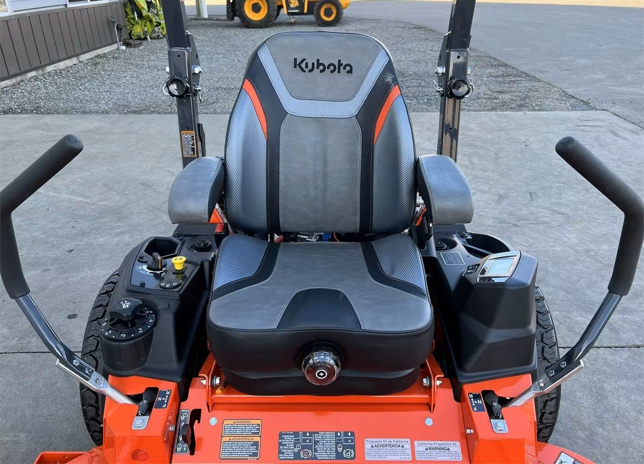 Kubota Z781i Lawn Mower - side view