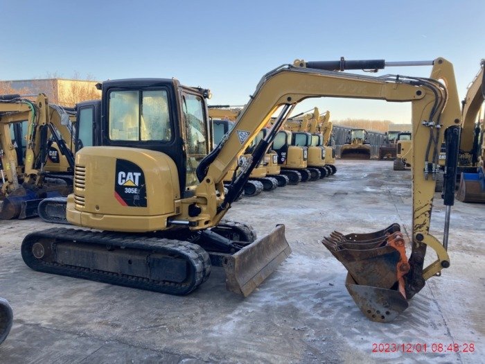 Cat 305E - front view