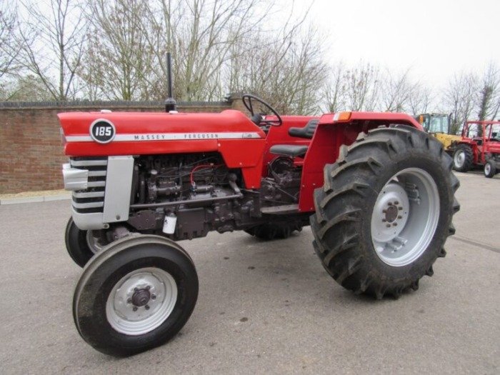 Massey Ferguson 185 - front view