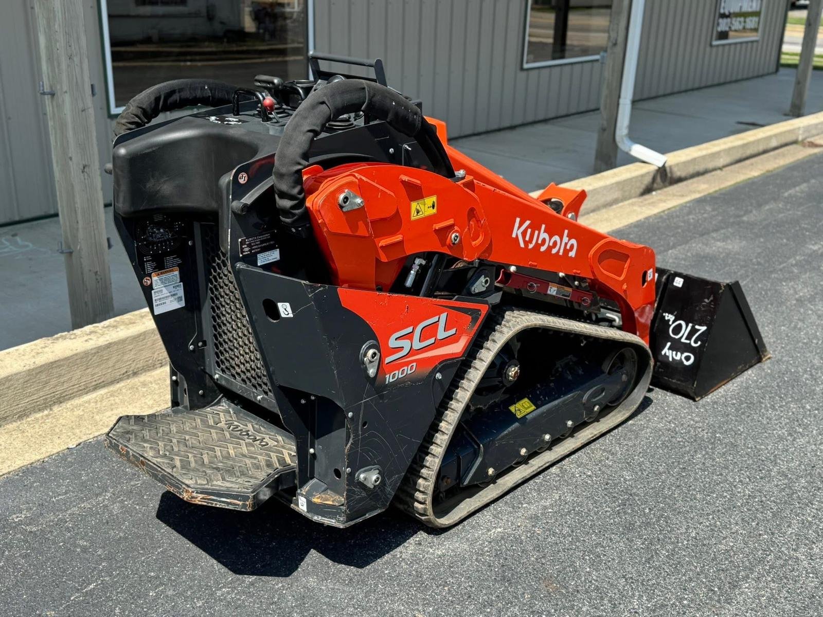 2024 Kubota SCL1000 - three-quarter view 2