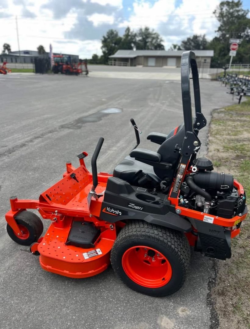 Kubota Z781i Lawn Mower - undercarriage detail