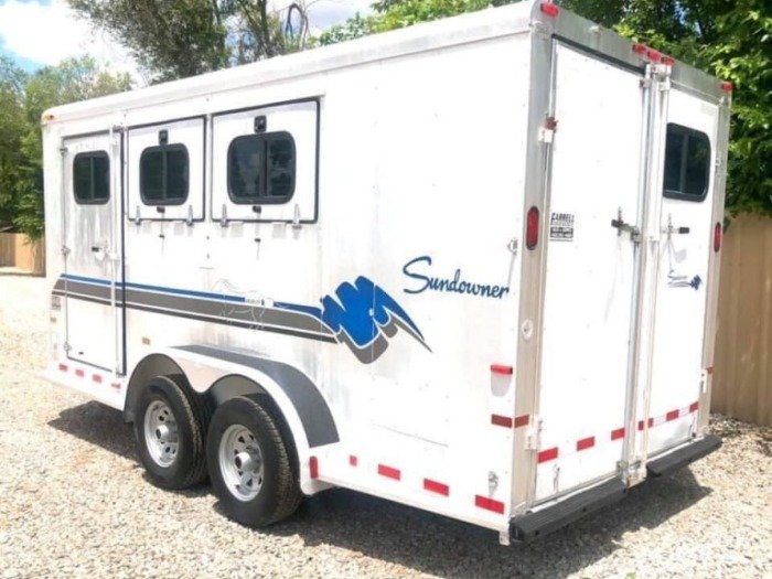 1998 Sundowner 3 Horse Slant