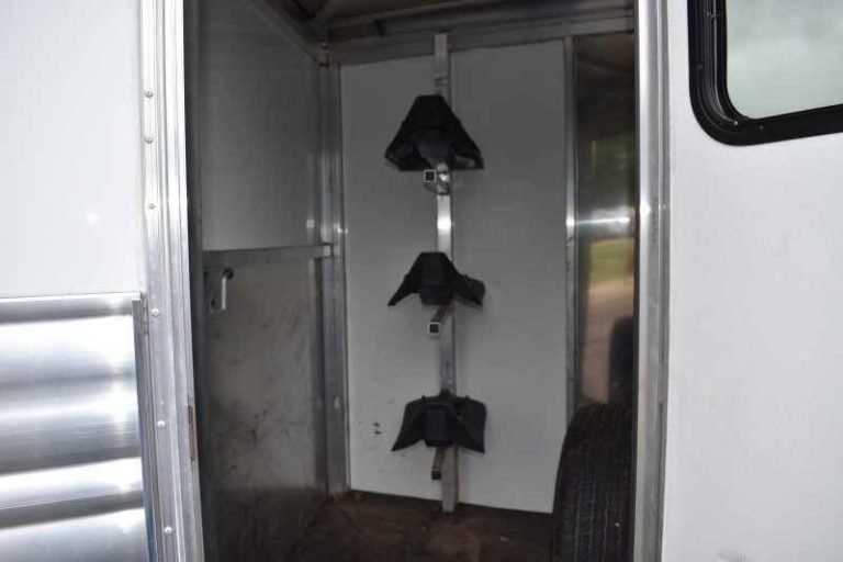 2012 CM 3HBP 3 Horse Trailer