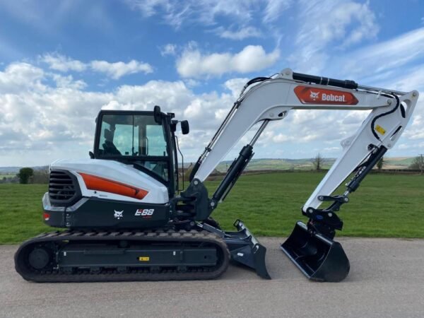 Bobcat E88 - side view