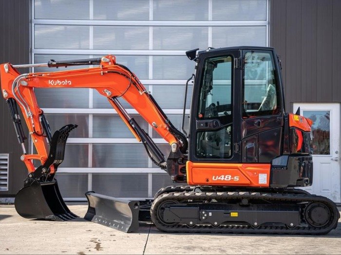 Kubota U48-5 - front view
