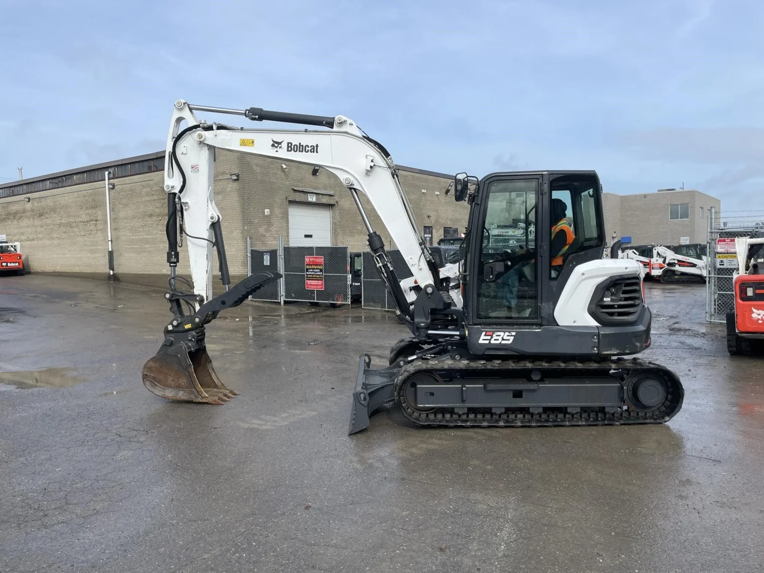 Bobcat E85 - rear view